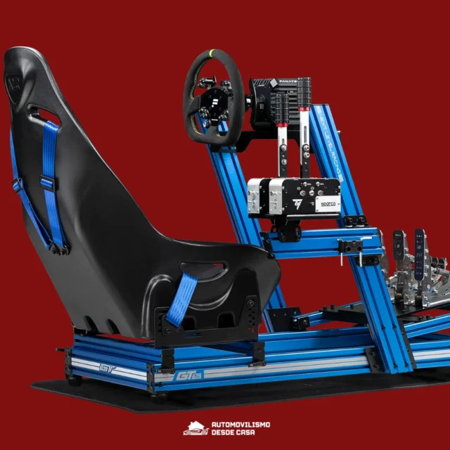 🏁🔵 ¡La experiencia Ford GT definitiva en tu simulador!  La plataforma GTElite Ford GT Edition de Next Level Racing, con licencia oficial, combina rigidez, estabilidad y un diseño premium en azul anodizado. Ajustes personalizables, sistema de deslizamiento sin flexión y compatibilidad con las principales marcas para una conducción auténtica y profesional.  ¿Listo para sentir la esencia Ford en cada vuelta?
Descúbrela en www.automovilismodesdecasa.com
