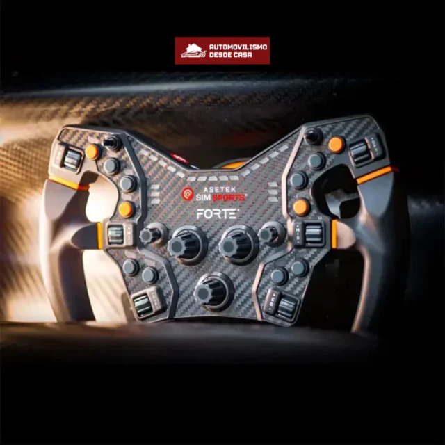 🏁🔸 Domina cada curva con el Asetek SimSports Formula Forte  Diseñado por y para simracers y pilotos profesionales, este volante tipo fórmula combina una estructura ultra rígida de carbono, empuñaduras intercambiables y 49 LED aRGB personalizables.  Personaliza cada botón, interruptor y codificador desde el software RaceHub™ y disfruta de cambios precisos gracias a sus levas magnéticas sin contacto.
¡El control total y la máxima precisión en tus manos!