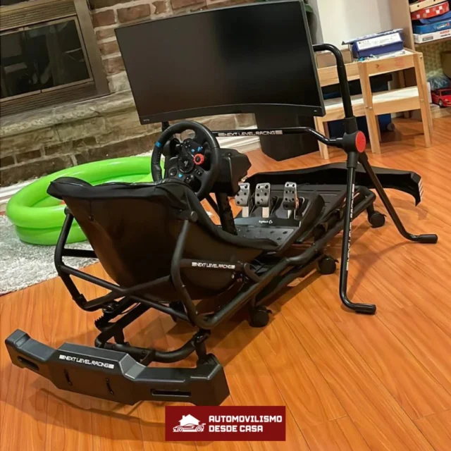 🏎️👨‍👩‍👧‍👦 Diversión y realismo para toda la familia  El Go Kart Plus de Next Level Racing es ajustable, cómodo y compatible con los principales volantes y pedales. Ideal para entrenar o disfrutar de carreras en casa, tanto para niños como adultos.