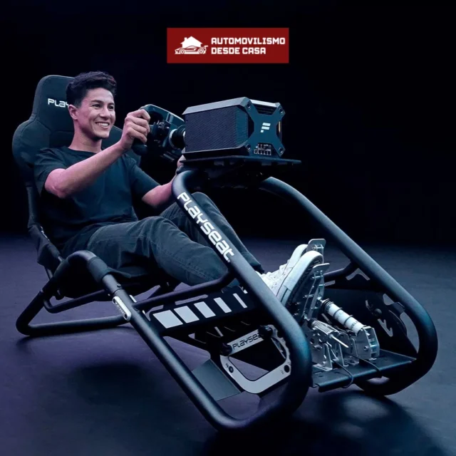 🪑🏁 Comodidad y realismo para pilotos exigentes  El Playseat Trophy está diseñado junto a pilotos profesionales y eSports, con estructura sin marco, material transpirable ActiFit™ y máxima compatibilidad con volantes Direct Drive. Ajustable para todas las edades, te permite sentir cada curva y competir como un auténtico profesional, incluso en sesiones largas y exigentes.