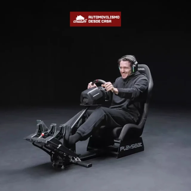 🪑🏁 Máxima comodidad y soporte para tus carreras más intensas  El Evolution Pro ActiFit Playseat combina ergonomía avanzada, material transpirable y estructura reforzada para adaptarse a pilotos de cualquier talla y nivel.  Disfruta de largas sesiones, movimientos precisos y la sensación auténtica de un asiento de competición en tu propio hogar.